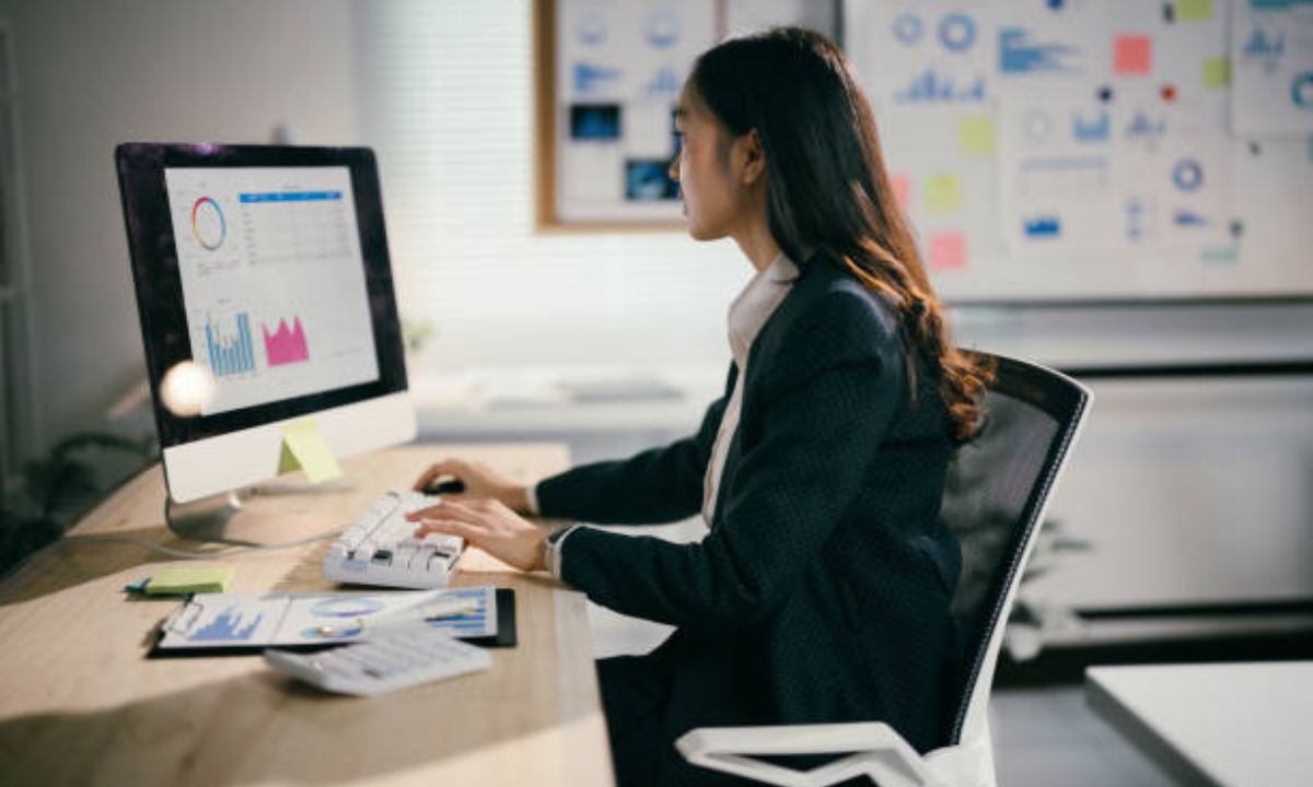 How Business Analysts Bridge the Gap Between Tech and Business