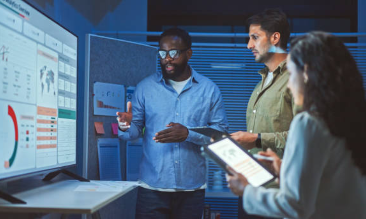 Why Enroll in a Data Analytics Course in 2025?